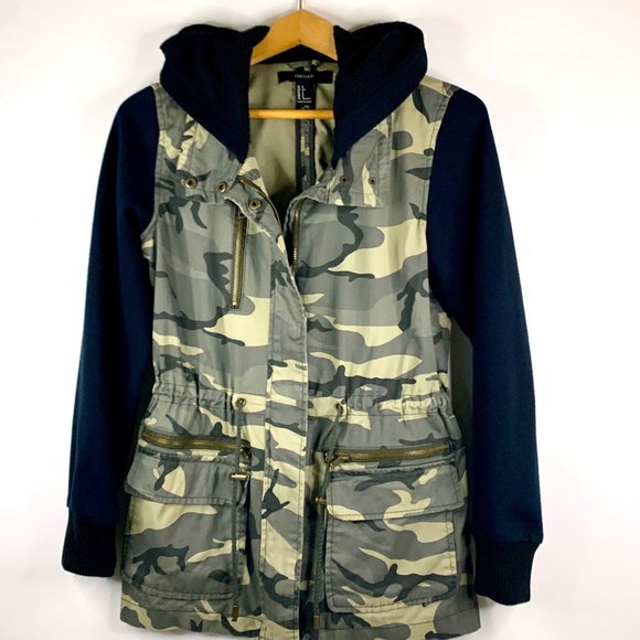 Forever 21 washed camo sweatshirt /hooded utility jacket, with zippered pockets - Picture 1 of 12